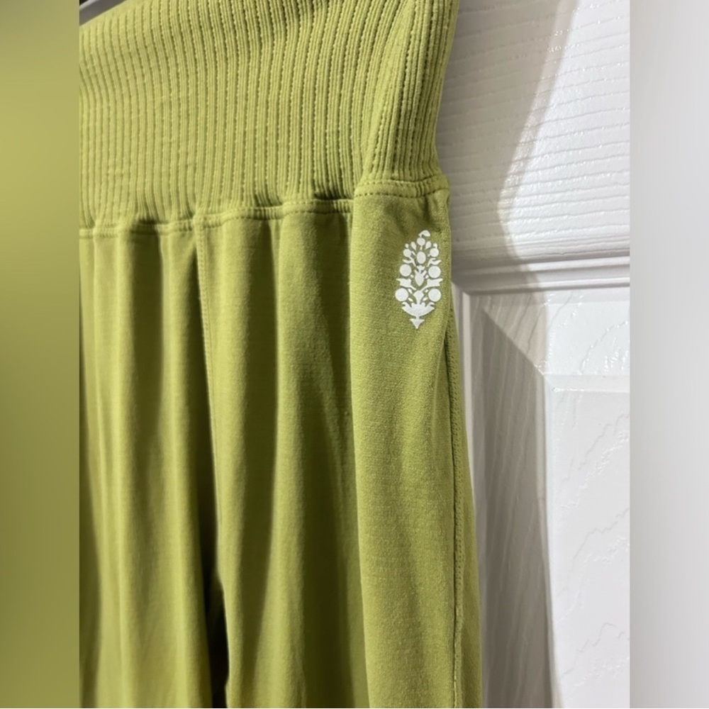 ✨ Free People Good Karma Flare Leggings – Olive Green – Size XS/S🧘♀️ - Picture 9 of 10